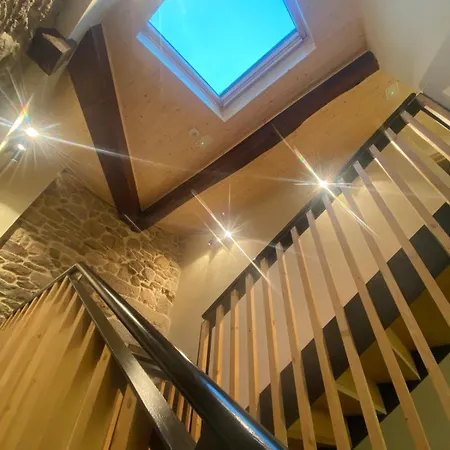 O Lar Do Rodrigo Castro Caldelas